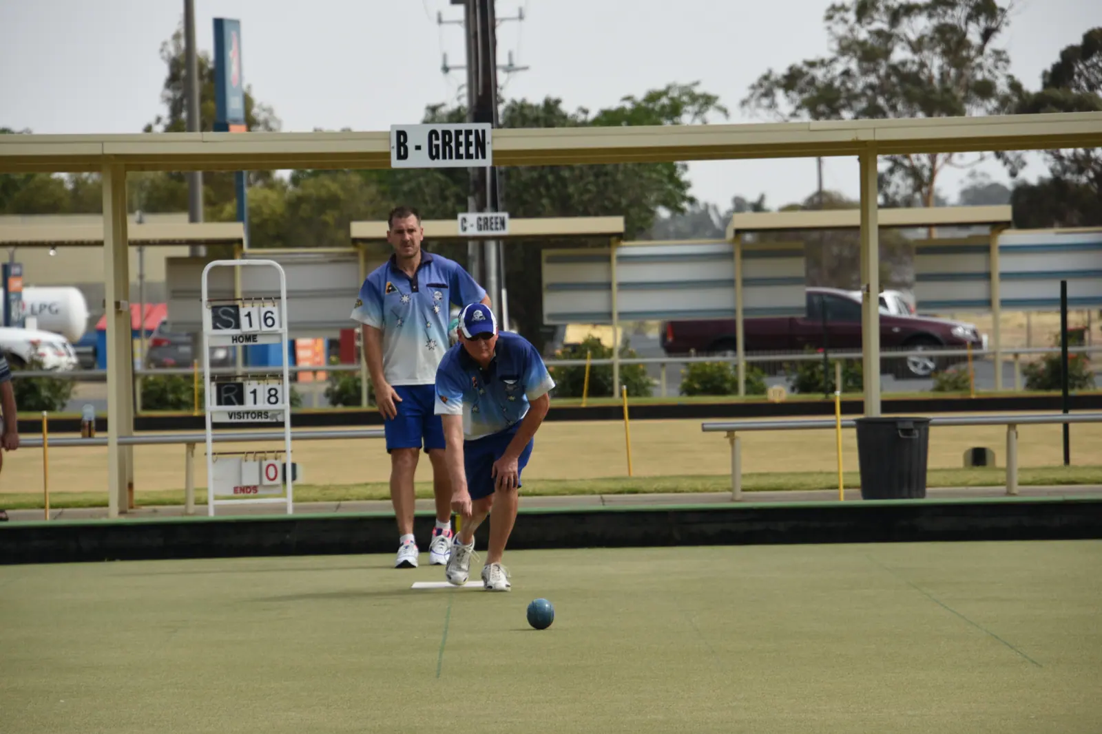 Bowlers on the Echuca green during a championship match